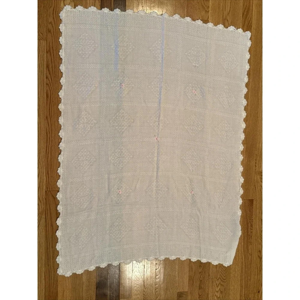 Vintage Baby Blanket Off White 100% Orlon Acrylic RN 20864‎ Woven Pink Flowers